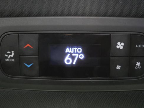 Used 2024 Chrysler Pacifica Limited FWD image 25