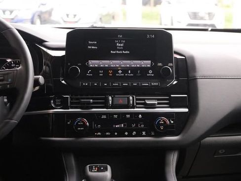 Certified 2025 Nissan Pathfinder SL w/ SL Premium Package FWD image 28