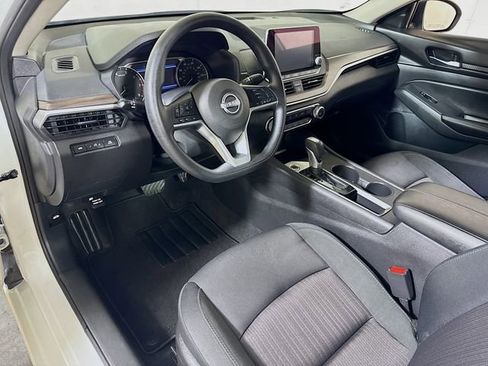 Used 2025 Nissan Altima 2.5 SV FWD image 7
