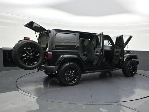 Used 2024 Jeep Wrangler Unlimited Sahara AWD/4WD image 35