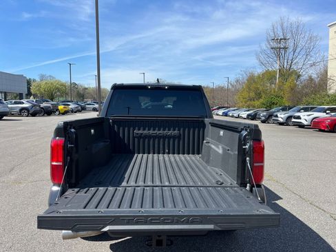 Certified 2025 Toyota Tacoma SR5 image 19