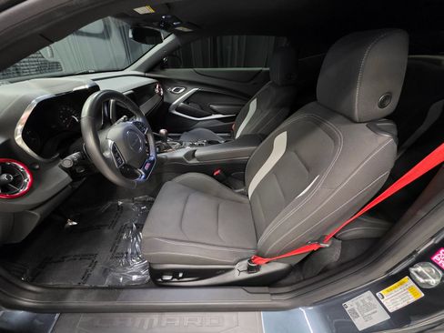 Used 2020 Chevrolet Camaro SS RWD image 17