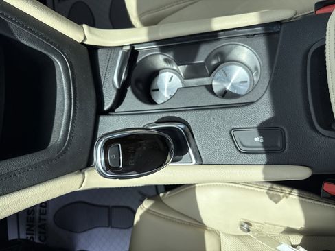 Used 2018 Cadillac XT5 Luxury w/ Driver Awareness Package image 20