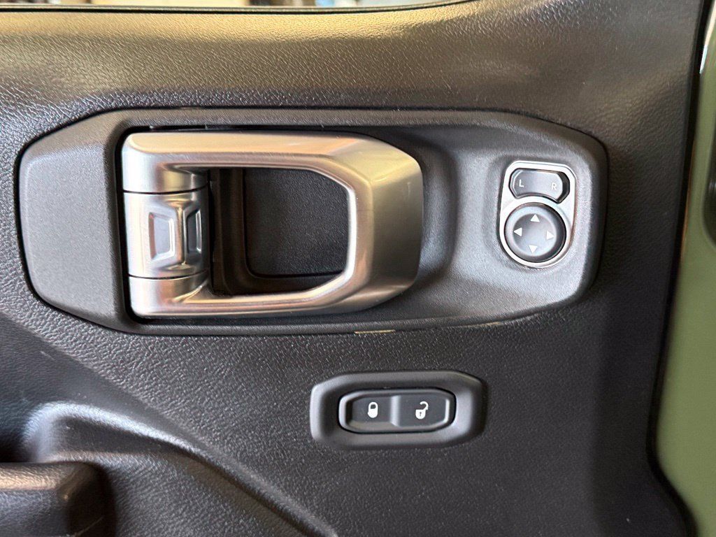 Used 2021 Jeep Gladiator Sport AWD/4WD image 31