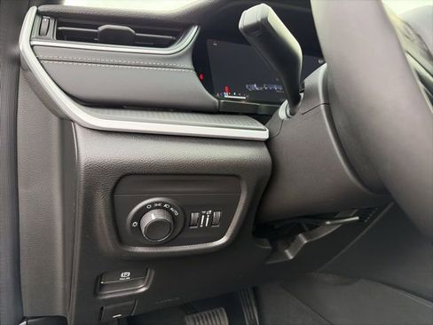 New 2025 Jeep Grand Cherokee Laredo image 18