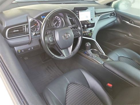 Used 2021 Toyota Camry SE image 6