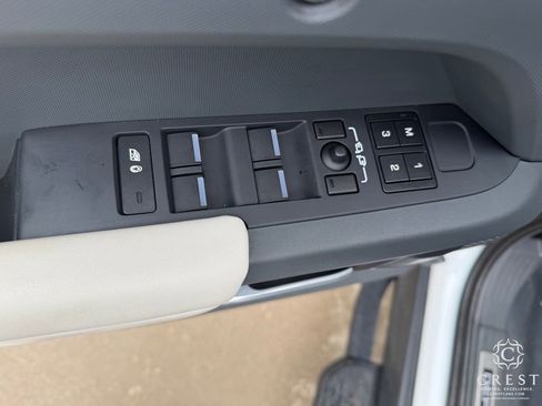 Used 2023 Land Rover Defender 110 X-Dynamic SE AWD/4WD image 10