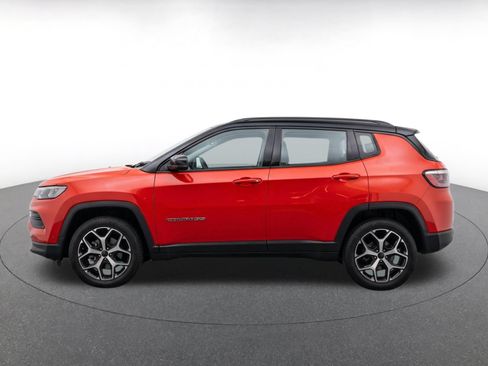 Used 2025 Jeep Compass Limited AWD/4WD image 4