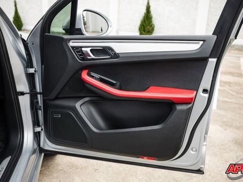 Used 2015 Porsche Macan Turbo image 76