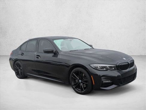 Used 2022 BMW 330i Sedan w/ M Sport Package image 3