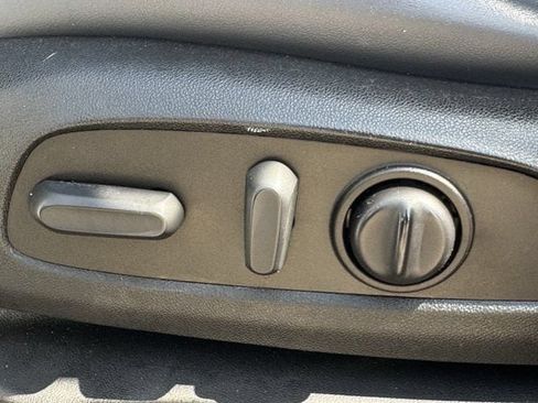 Used 2022 Buick Enclave Essence FWD image 28