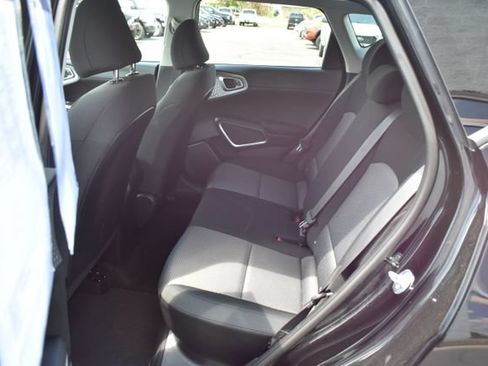 Used 2025 Kia Soul LX FWD image 28