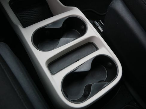 Certified 2023 Chrysler Voyager LX FWD image 29