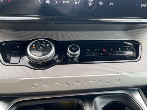 Used 2025 Ford Expedition Max Active RWD image 36