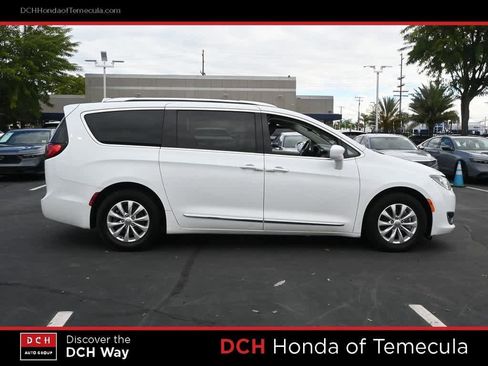 Used 2018 Chrysler Pacifica Touring-L image 5