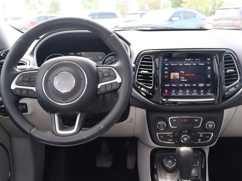 Used 2017 Jeep Compass Limited w/ Navigation Group AWD/4WD image 13