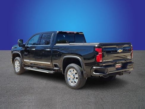 Used 2024 Chevrolet Silverado 2500 High Country w/ High Country Premium Package AWD/4WD image 6