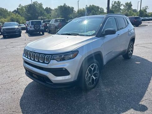 Used 2025 Jeep Compass Limited AWD/4WD image 1