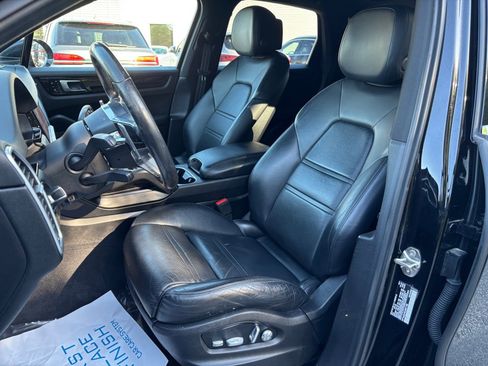 Used 2020 Porsche Cayenne image 30