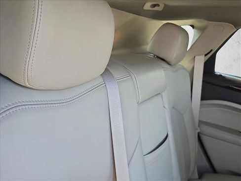 Used 2014 Cadillac SRX Luxury w/ Driver Awareness Package image 19