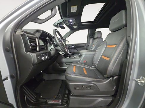 Used 2023 GMC Sierra 1500 AT4 w/ Technology Package AWD/4WD image 9