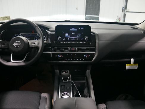 New 2025 Nissan Pathfinder SV w/ Black Appearance Package image 20