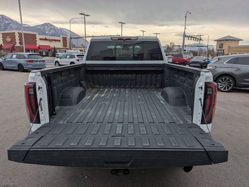 Used 2025 GMC Sierra 2500 AT4 image 33