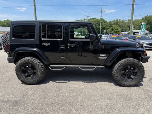 Used 2015 Jeep Wrangler Unlimited Sahara AWD/4WD image 4