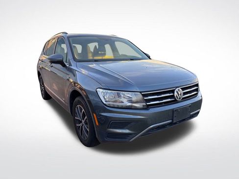 Used 2020 Volkswagen Tiguan SE image 2