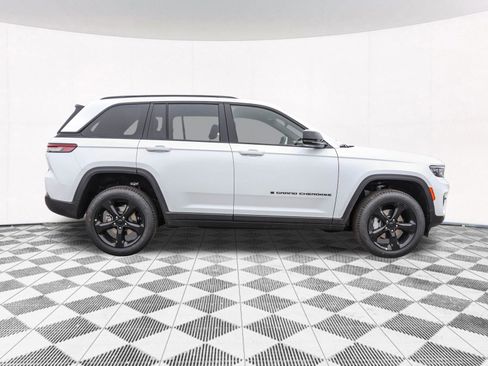 New 2025 Jeep Grand Cherokee Limited image 12
