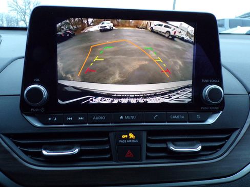 Used 2024 Nissan Altima 2.5 SV image 19