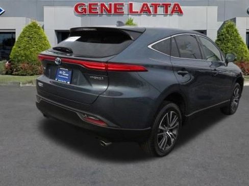 Used 2022 Toyota Venza LE image 7