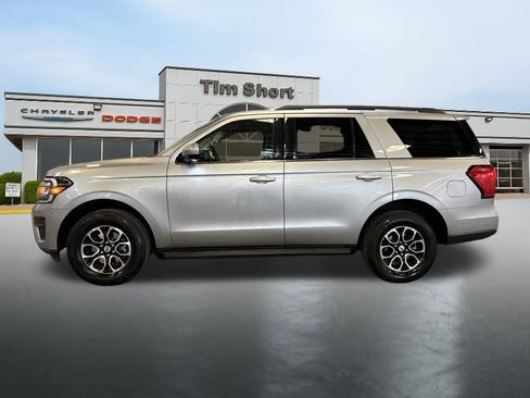 Used 2024 Ford Expedition XLT AWD/4WD image 2