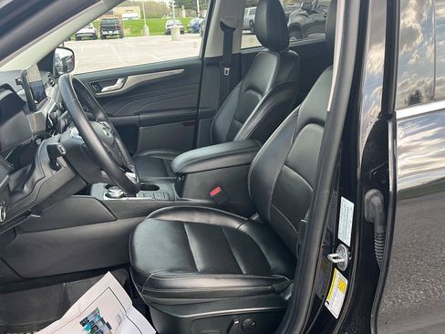 Used 2022 Ford Escape Titanium FWD image 22