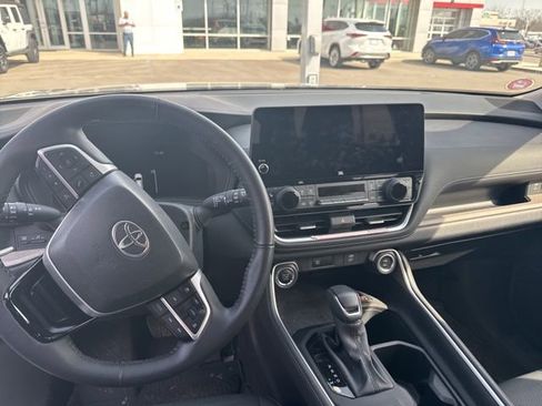 Used 2024 Toyota Grand Highlander Limited image 11