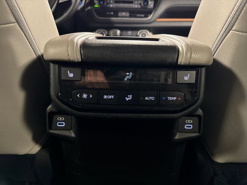 Used 2024 Toyota Grand Highlander AWD image 20