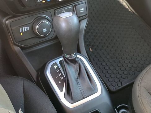 Used 2020 Jeep Renegade Altitude AWD/4WD image 19