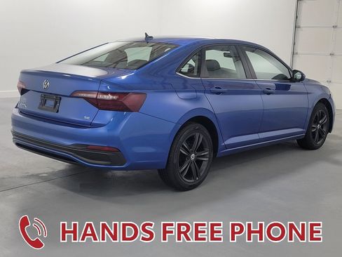 Used 2024 Volkswagen Jetta SE image 8