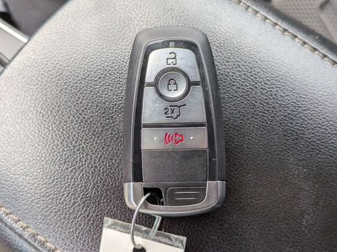 Used 2020 Ford Fusion SE FWD image 27