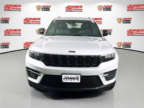 Used 2023 Jeep Grand Cherokee Altitude image 14