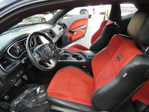 Used 2017 Dodge Challenger R/T Scat Pack w/ Dynamics Package image 46