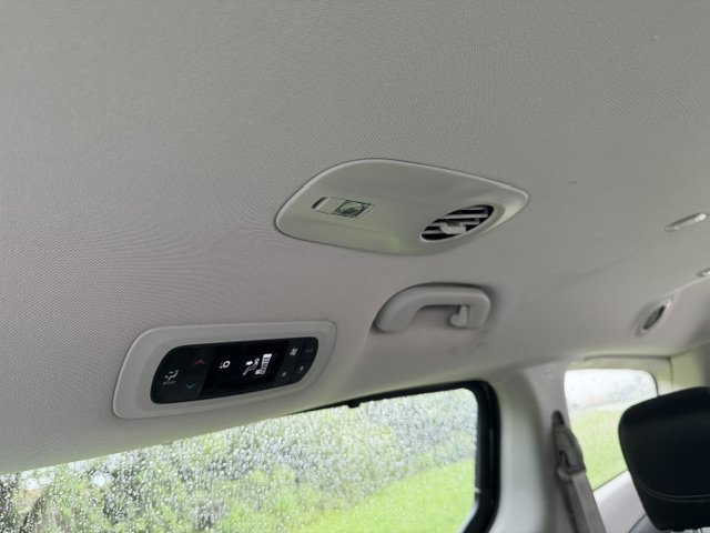 Used 2024 Chrysler Pacifica Touring-L FWD image 15