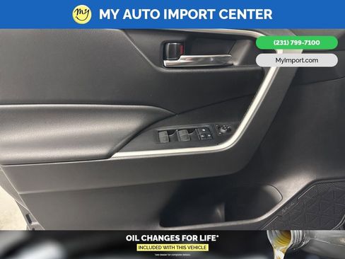 Used 2022 Toyota RAV4 XLE w/ Convenience Package image 10