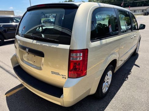 Used 2010 Dodge Grand Caravan SE image 3