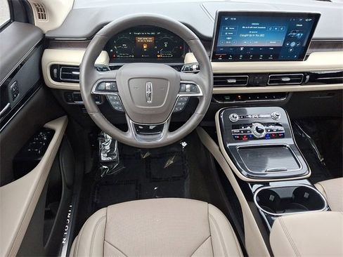 Used 2022 Lincoln Nautilus Reserve image 11