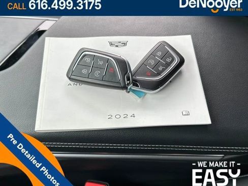 Used 2024 Cadillac Lyriq Luxury w/ LPO, Floor Liner Package AWD/4WD image 11