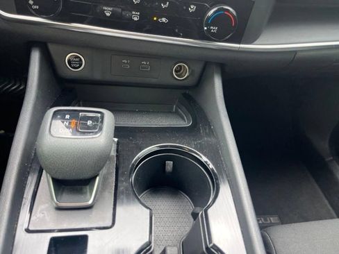 Used 2023 Nissan Rogue S AWD/4WD image 18