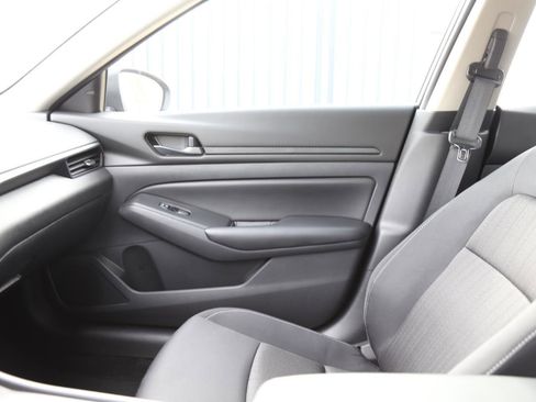 Used 2025 Nissan Altima 2.5 S FWD image 19