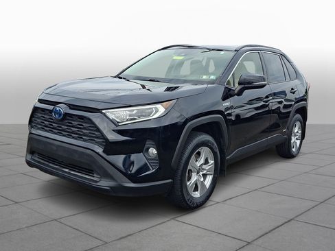 Used 2021 Toyota RAV4 XLE AWD/4WD image 4
