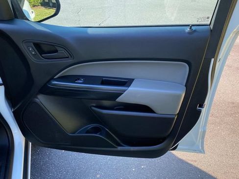 Used 2020 Chevrolet Colorado W/T w/ WT Convenience Package RWD image 32